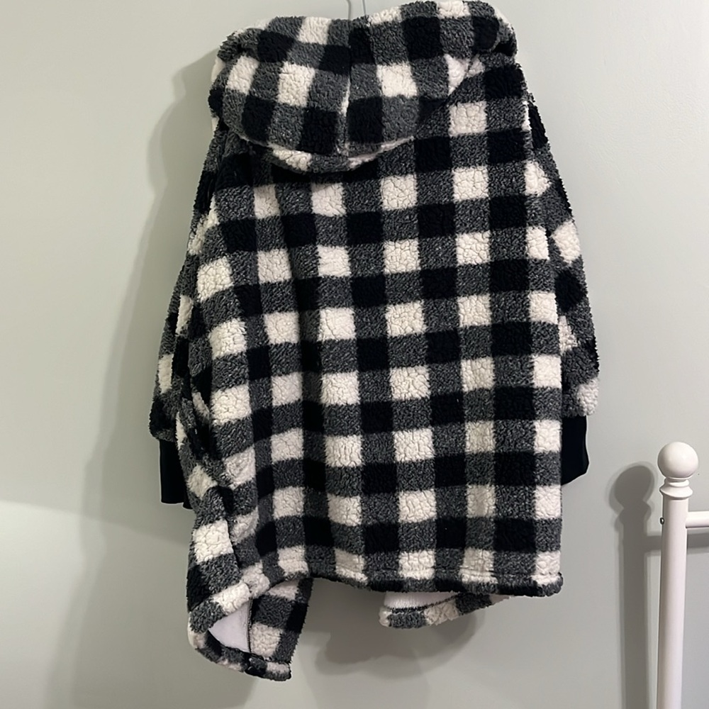 G.I.L.I. Black and White fluffy Jacket - Picture 4 of 8